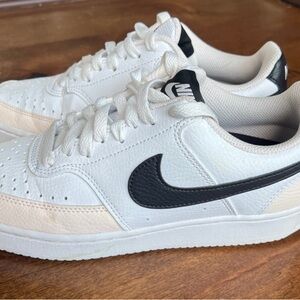 Nike court vision low women’s size 7